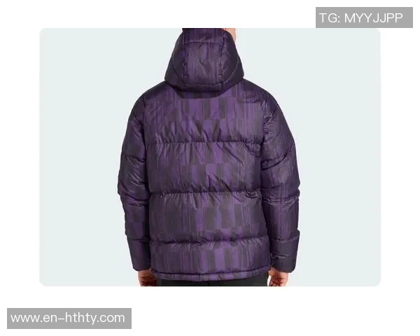 阿迪达斯足球大衣助你在寒冷冬季尽享运动激情与时尚风范